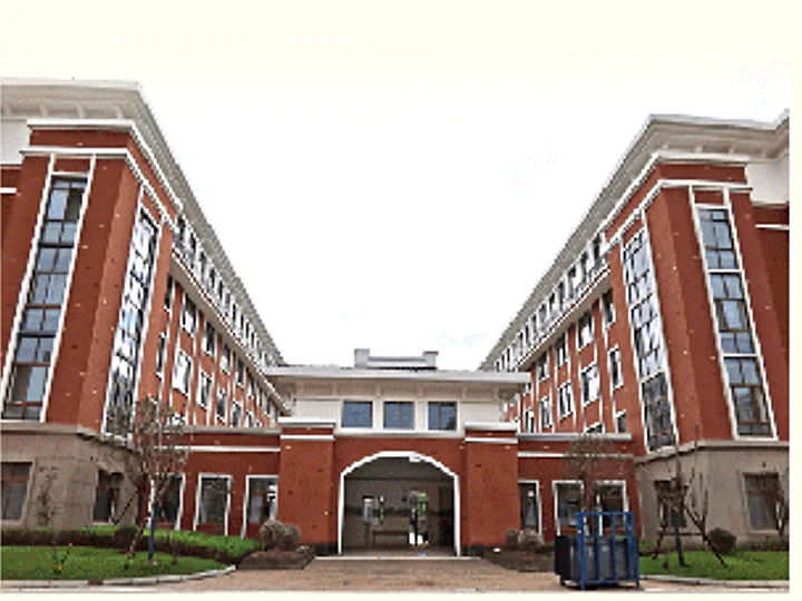 灵璧中学新校区操场实景